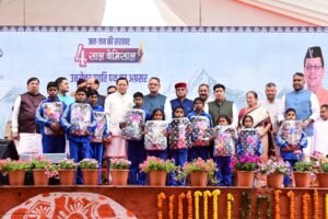 मुख्यमंत्री पुष्कर सिंह धामी ने सरकार के चार वर्ष पूरा होने पर परेड ग्राउंड में आयोजित 4 साल बेमिसाल कार्यक्रम को संबोधित किया