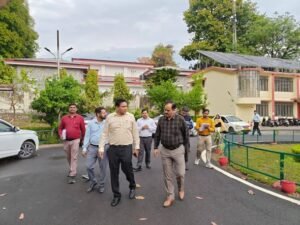 राज्य अतिथि गृह सर्किट हाउस एनेक्सी, देहरादून में नवीनीकरण कार्य को लेकर आवास व राज्य संपत्ति सचिव डॉ आर राजेश कुमार ने स्थलीय निरीक्षण किया