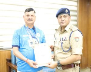 पांचवे सीनियर मास्टर्स नेशनल गेम्स 2026 में स्वर्ण पदक तथा कास्य पदक हासिल करने वाले पुलिस कर्मी ने एसएसपी दून से की शिष्टाचार भेंट