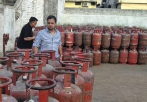 रुड़की में गैस किल्लत की अफवाहों पर भाजपा जिला महामंत्री अक्षय प्रताप सिंह का बयान,चौबीस घंटे में मिल रहा सिलेंडर