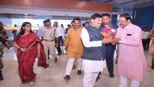 मुख्यमंत्री डॉ. मोहन यादव ग्वालियर व शिवपुरी जिले के प्रवास पर आए, विमानतल पर हुआ आत्मीय स्वागत