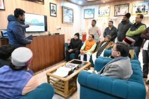 मुख्यमंत्री पुष्कर सिंह धामी ने आज चमोली स्थित बीआरओ गेस्ट हाउस में श्री बदरीनाथ धाम मास्टर प्लान के अंतर्गत संचालित विभिन्न विकास कार्यों की समीक्षा की