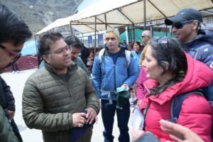 जिलाधिकारी विशाल मिश्रा स्वयं ग्राउंड जीरो पर पहुंचकर व्यवस्थाओं की निगरानी कर रहे हैं