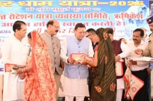 मुख्यमंत्री ने चार धाम यात्रा पर जाने वाली बसों को हरी झंडी दिखाकर रवाना किया। उन्होंने श्रद्धालुओं के लिए स्थापित नि:शुल्क स्वास्थ्य शिविर का निरीक्षण भी किया