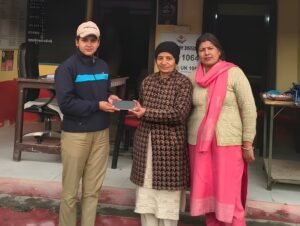 खोया मोबाइल बरामद कर लौटाया, महत्वपूर्ण दस्तावेज सुरक्षित मिलने पर महिला ने जताया पुलिस का आभार