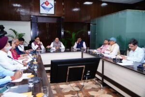 मुख्यमंत्री पुष्कर सिंह धामी ने आज सचिवालय में नैनीताल एवं ऊधमसिंह नगर जनपद की विभिन्न विधानसभा क्षेत्रों से संबंधित मुख्यमंत्री घोषणाओं की समीक्षा की