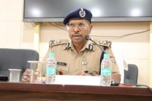 जनपद में प्रस्तावित वीवीआईपी कार्यक्रम के दृष्टिगत उच्चाधिकारियों द्वारा सुरक्षा में नियुक्त पुलिस बल को किया ब्रीफ