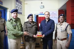 गृह सचिव शैलेश बगौली ने किया कोतवाली गोपेश्वर का आकस्मिक निरीक्षण