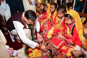 अल्मोड़ा जनपद के डोल आश्रम में आयोजित श्री कल्याणिका हिमालय देवस्थानम न्यास के श्री पीठम स्थापना महोत्सव कार्यक्रम में मुख्यमंत्री पुष्कर सिंह धामी ने प्रतिभाग किया