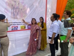 राज्य महिला आयोग सदस्या डॉ मीनाक्षी भराला ने महिलाओं से संवाद कर योजनाओं की दी जानकारी