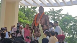 मुख्यमंत्री श्री धामी ने कहा कि शहीद ऊधम सिंह का जीवन देशभक्ति, आत्मसम्मान और अन्याय के विरुद्ध संघर्ष का अमर प्रतीक है