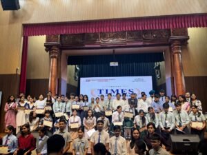 महानिदेशक सूचना एवं मसूरी-देहरादून विकास प्राधिकरण (एमडीडीए) के उपाध्यक्ष  बंशीधर तिवारी ने विद्यार्थियों से आह्वान किया कि वे केवल शैक्षणिक उपलब्धियों तक सीमित न रहें, बल्कि ज्ञान, चरित्र, नैतिक मूल्यों और सामाजिक उत्तरदायित्व को अपने जीवन का आधार बनाकर समग्र सफलता की ओर अग्रसर हों