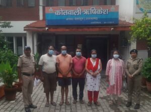 सार्वजनिक स्थान पर मार पीट कर शांति व्यवस्था भंग करने वाले 05 व्यक्तियों को दून पुलिस ने किया गिरफ्तार,पैतृक सम्पत्ति को लेकर 02 पक्षो के मध्य हो रहा था विवाद
