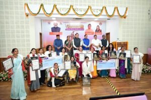 मुख्यमंत्री धामी ने 13 महिलाओं और 35 आंगनबाड़ी कार्यकत्रियों को किया सम्मानित, आंगनबाड़ी पुरस्कार की राशि भी बढ़ाकर 61 हजार रुपये करने की घोषणा
