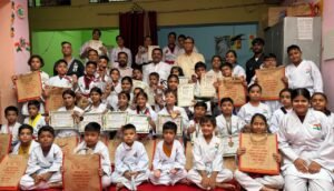 जूडो कराटे प्रतियोगिता में पदक जीतने वाले बच्चों का पूर्व मेयर गौरव गोयल ने किया सम्मान,उज्जवल भविष्य की कामना कर आगे बढ़ने के लिए किया प्रेरित