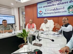 आपदा प्रबंधन एवं पुनर्वास मंत्री मदन कौशिक ने आज राज्य आपातकालीन परिचालन केंद्र (SEOC) पहुंचकर उत्तराखण्ड में स्थित ग्लेशियर झीलों की स्थिति तथा संभावित जोखिम की विस्तृत जानकारी ली