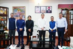 मुख्यमंत्री  पुष्कर सिंह धामी से  मुख्यमंत्री आवास में जमैका में भारत के उच्चायुक्त मयंक जोशी, इथियोपिया में भारत के राजदूत देवेश उत्तम एवं जाम्बिया में भारत के उच्चायुक्त आलोक रंजन झा ने भेंट की