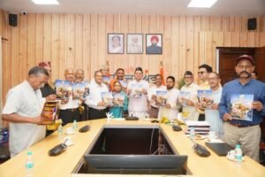 मुख्यमंत्री पुष्कर सिंह धामी ने आज शासकीय आवास में उत्तराखण्ड क्षत्रिय कल्याण समिति, देहरादून की वेबसाइट एवं क्षत्रिय जागरण स्मारिका का विमोचन किया