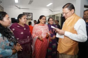 मुख्यमंत्री  पुष्कर सिंह धामी से विभिन्न कर्मचारी संगठनों के प्रतिनिधिमंडलों ने भेंट की