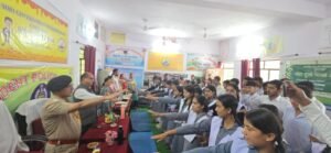 नशे की राह छोड़, शिक्षा और सफलता की राह चुनें: एसपी चमोली