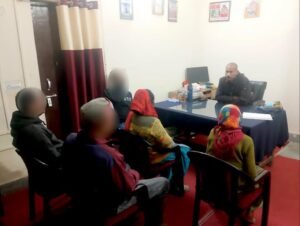 अपनों के बीच भी अकेलेपन से जूझ रही 85 वर्षीय बुजुर्ग महिला, थराली पुलिस ने संवेदनशीलता के साथ संभाला मामला, सकुशल परिजनों के सुपुर्द किया