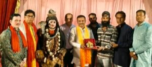 लालकुर्ती में यूनाइटेड परिवार द्वारा 23-वें वार्षिकोत्सव पर निकाली गई माता रानी की विशाल शोभायात्रा,भक्तों ने पुष्प वर्षा कर किया स्वागत